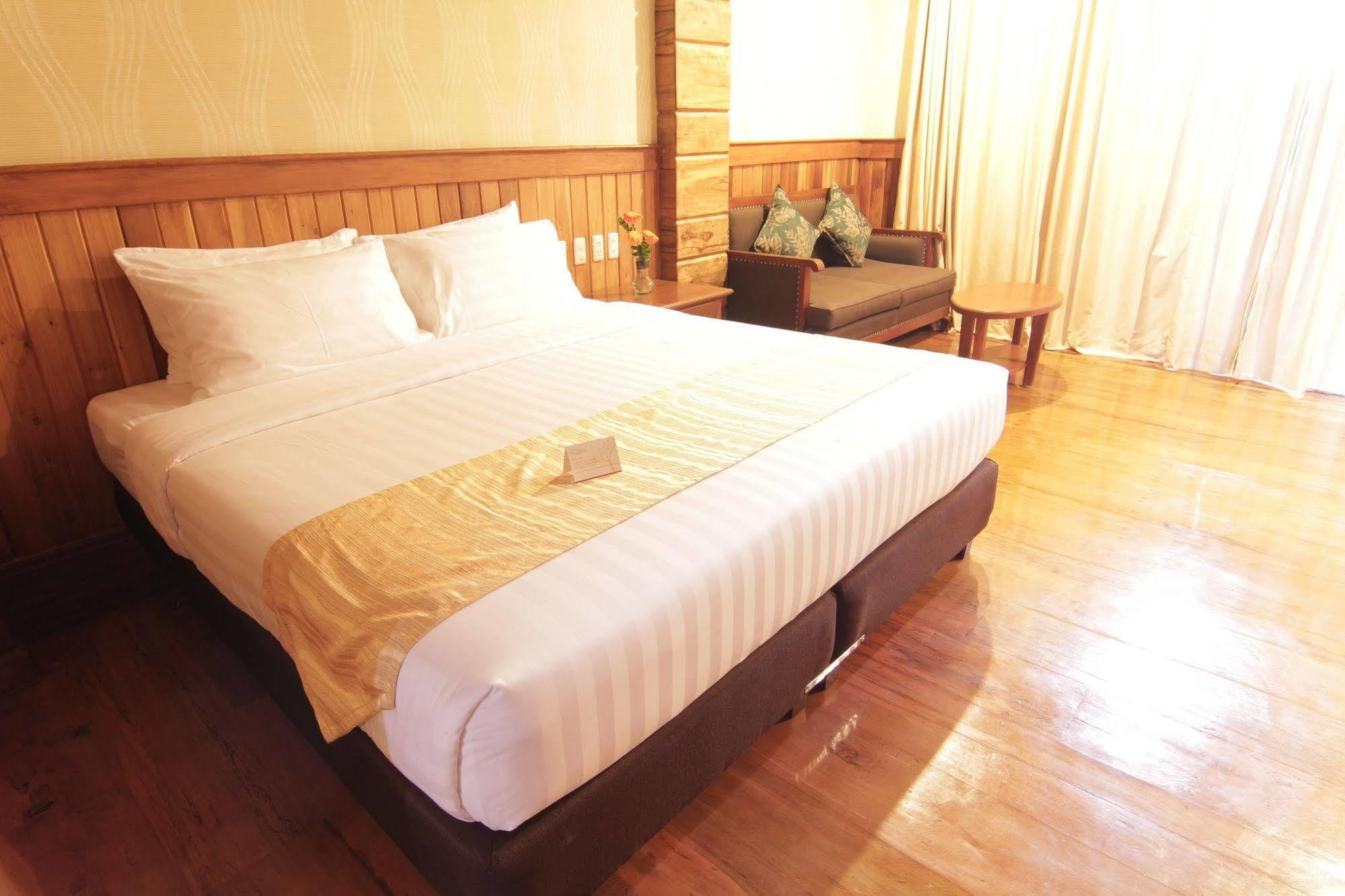 Alta D' Tagaytay Hotel Tagaytay City Eksteriør billede